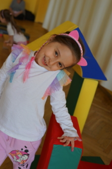 Menší děti při cvičení.