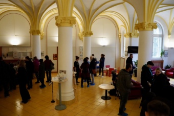 V recepci léčebny.